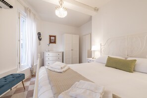 2 slaapkamers, een strijkplank/strijkijzer, gratis wifi, beddengoed