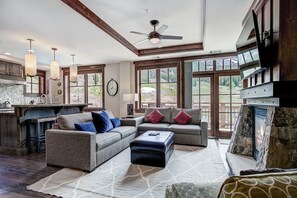 Condo, 4 Bedrooms | Living area