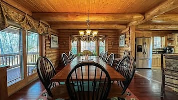 Villa, 4 Bedrooms | Dining