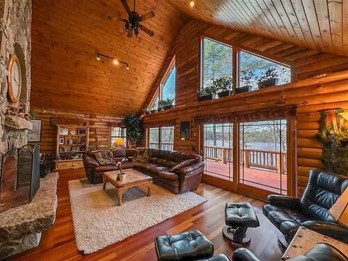 Perley Pond Lodge Limit 14 4 Bedroom Villa
