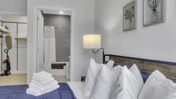 Apartment, 2 Bedrooms | 2 bedrooms, iron/ironing board, free WiFi