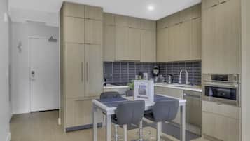 Apartment, 2 Bedrooms | Private kitchen | Fridge, oven, toaster