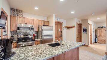 公寓客房, 2 間臥室 | 私人廚房 | 電冰箱、咖啡機/沖茶器、烤麵包機