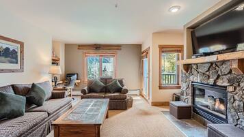 Condo, 2 Bedrooms | Living area