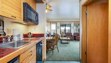 Studio | Private kitchen | Fridge, coffee/tea maker, toaster