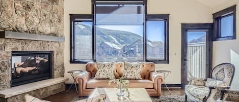 Stadtwohnung, 4 Schlafzimmer | Wohnbereich | Smart-TV