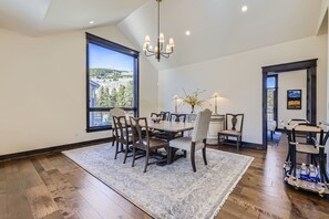 Townhouse, 4 soverom | Spiseområde