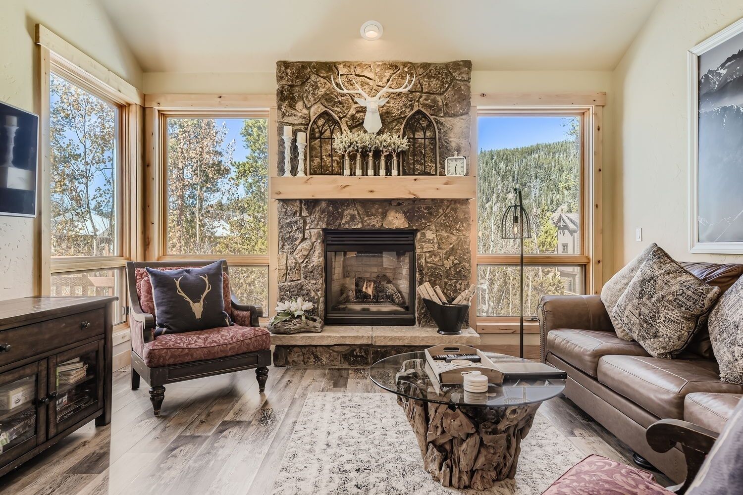 タウンホーム 3 ベッドルーム | リビング エリア | スマートテレビ