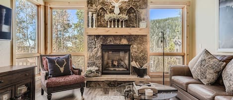 联排别墅, 3 间卧室 | 起居区 | 智能电视