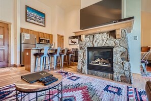 Condo, 2 Bedrooms | Interior