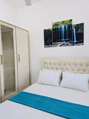 Deluxe Apartment, 3 Bedrooms, Golf View | Iron/ironing board, free WiFi