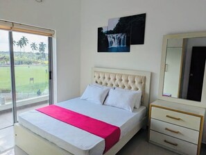 Iron/ironing board, free WiFi - Luxurious 3 Bedroom Apartment (Polgasowita)