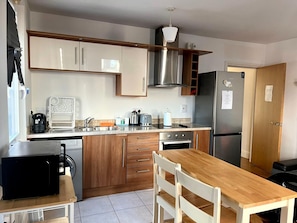 Coffee/tea maker, oven, stovetop, electric kettle