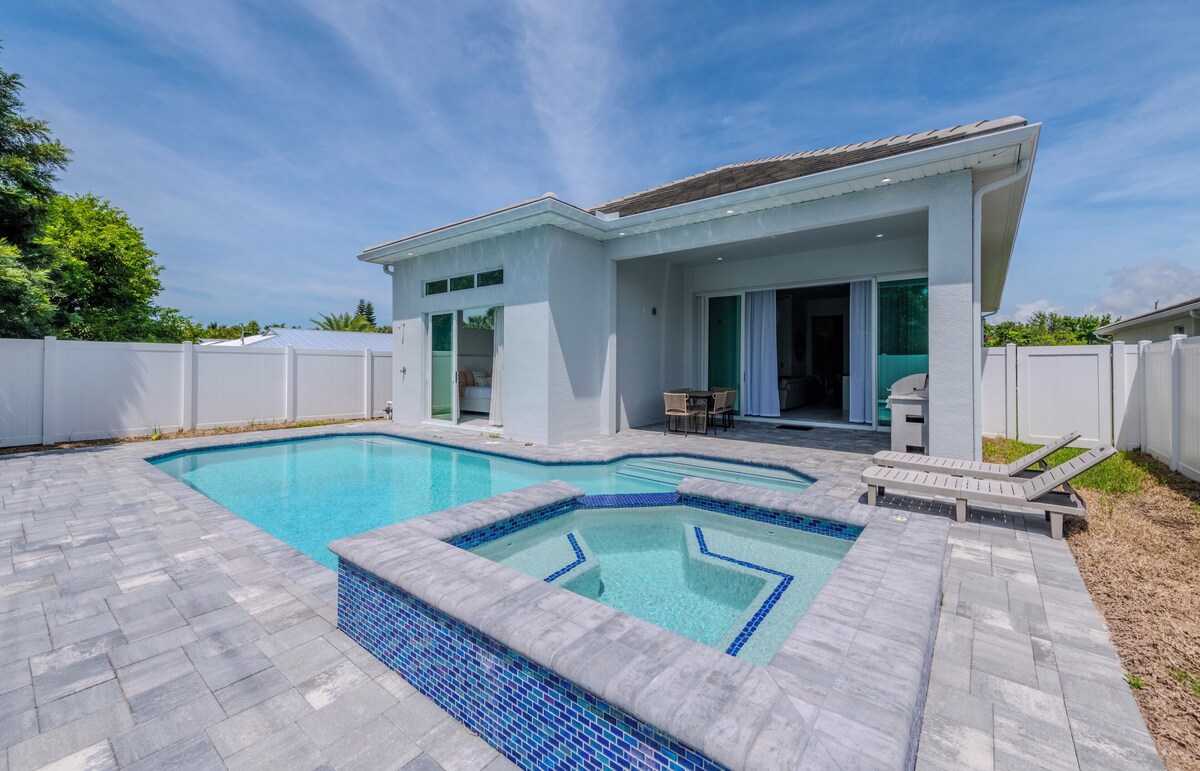 Photo 2 of Sleeps 8, Pool & Outdoor Kitchen, Bikes! Great Location