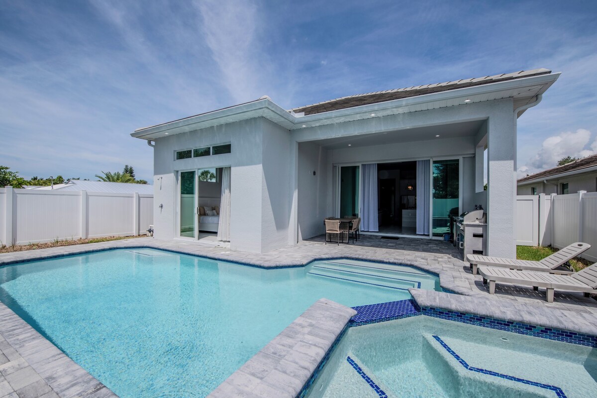 Photo 29 of Sleeps 8, Pool & Outdoor Kitchen, Bikes! Great Location