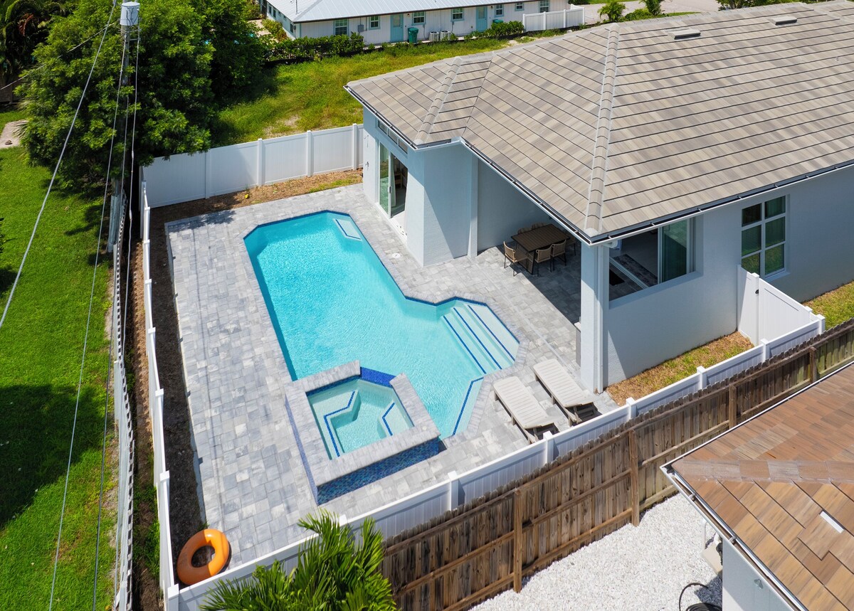 Photo 31 of Sleeps 8, Pool & Outdoor Kitchen, Bikes! Great Location