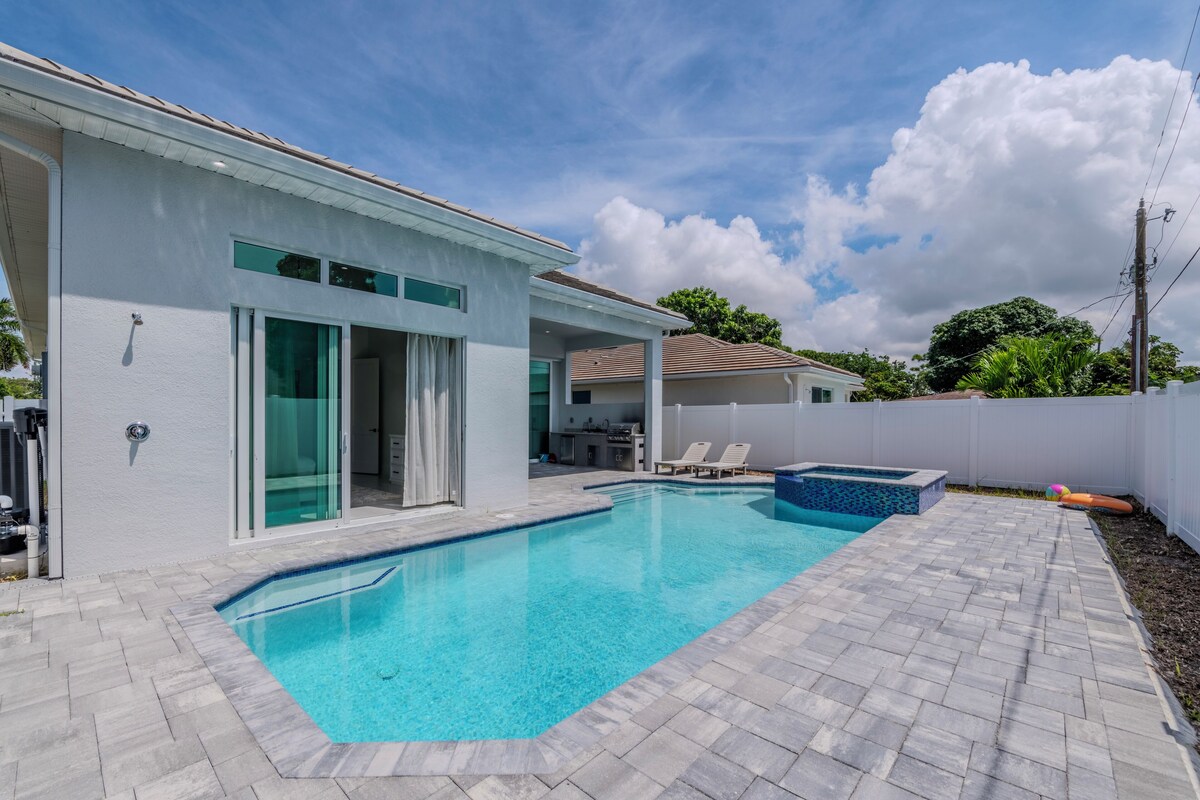 Photo 33 of Sleeps 8, Pool & Outdoor Kitchen, Bikes! Great Location