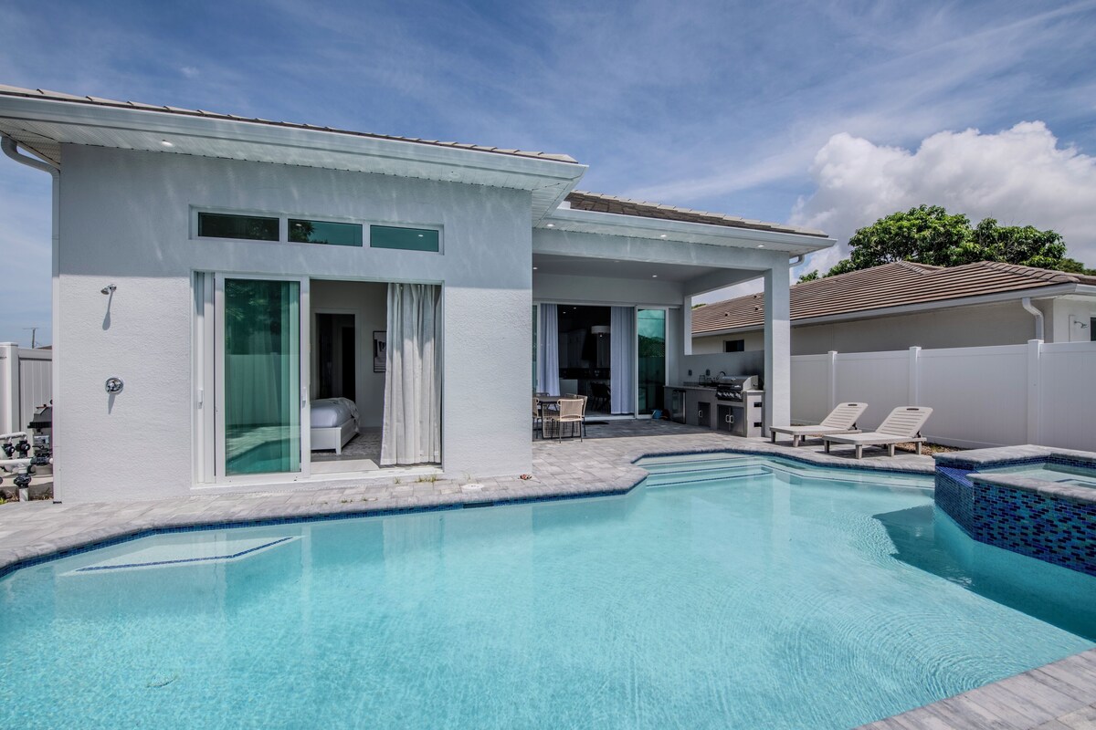 Photo 28 of Sleeps 8, Pool & Outdoor Kitchen, Bikes! Great Location