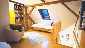 2 bedrooms, iron/ironing board, travel cot, free WiFi