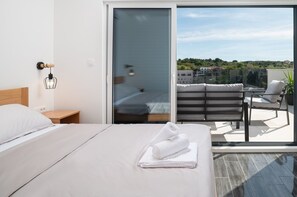 5 bedrooms, iron/ironing board, WiFi, bed sheets - Luxury Villa Jakov, pool 36m2, bbg, family (Okrug Gornji)