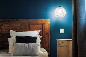 1 quarto, cortinas blackout, quartos à prova de som