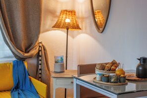 Daily continental breakfast (EUR 10 per person)