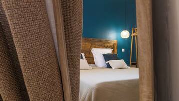 Deluxe Suite, Garden View | 1 bedroom, blackout curtains, soundproofing, iron/ironing board