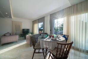 Biệt thự, 3 phòng ngủ, hồ bơi riêng | Khu ăn uống