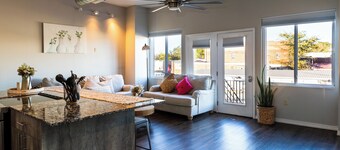 The Loft on Main. Cozy 2-bedroom apartment in Chelsea with all the amenities.