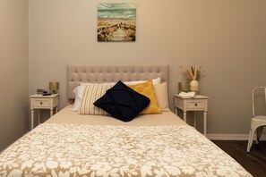 2 habitaciones, escritorio, tabla de planchar con plancha y wifi gratis 