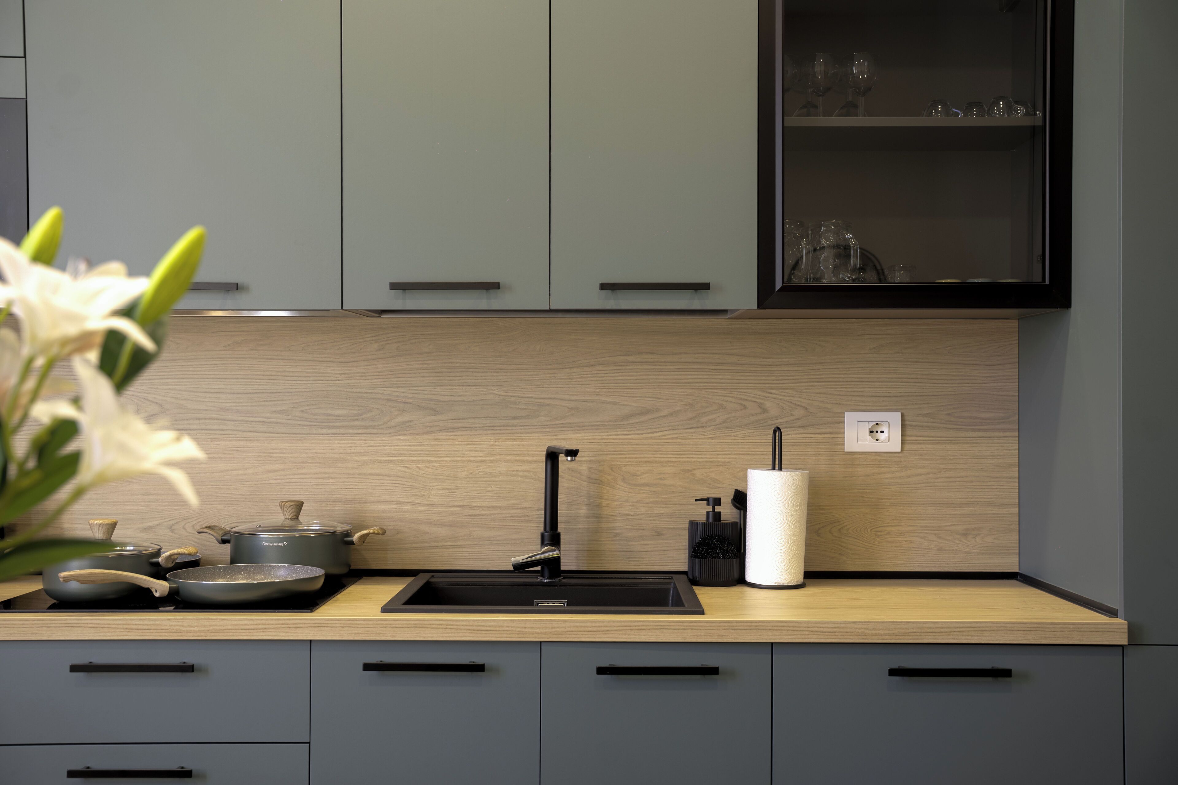 Frigorifero, microonde, forno, piano cottura