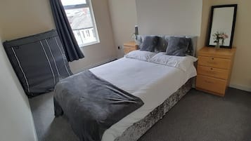 Apartemen | 2 kamar tidur, setrika/meja setrika, dan seprai linen