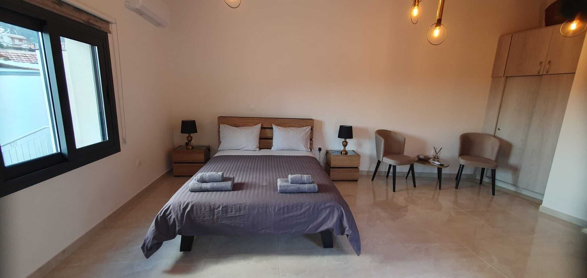 1 bedroom, bed sheets