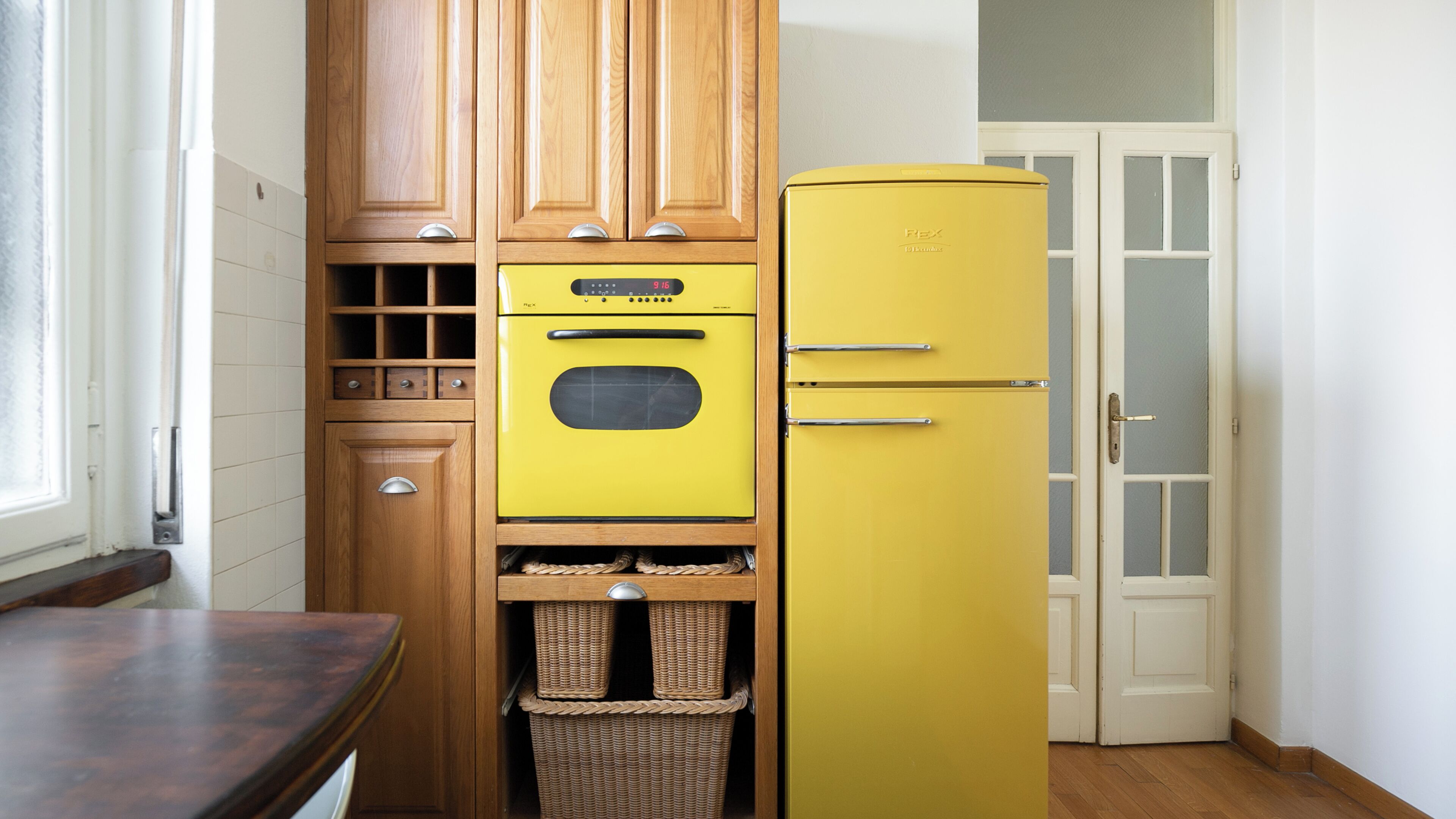 Kühlschrank, Mikrowelle, Ofen, Herdplatte