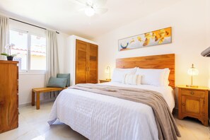 Appartement familial, vue sur le complexe | 4 chambres, décor unique, ameublement unique, fer et planche à repasser