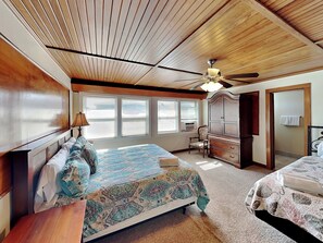 2 bedrooms, iron/ironing board, Internet, bed sheets