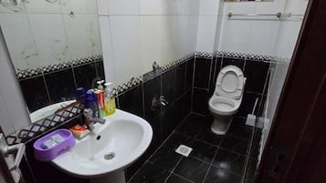 Comfort Apartment, Balcony, City View | Bathroom