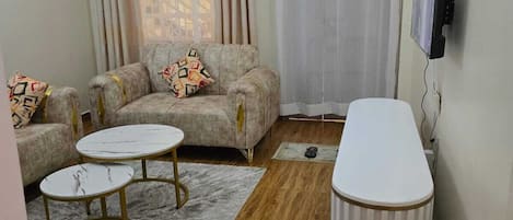 Comfort Apartment, Balcony, City View | Living area