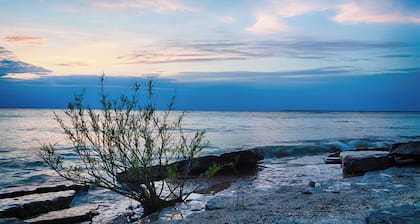 New! Large 2 Bedroom Kelleys Island Condo