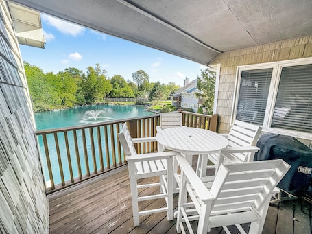 Outdoor dining. New! Large 2 Bedroom Kelleys Island Condo