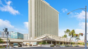 A high-rise hotel with a modern design, featuring a prominent entrance and a pedestrian overpass. - Ocean Views + Walkway to Mall-Ala Moana Hotel 2513 (Honolulu)