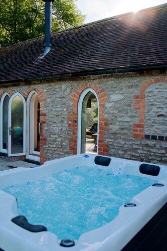 Charming Shropshire Cottage w/ Private Hot Tub, Ice Bath & BBQ