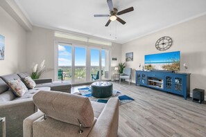 TV - ☀️By Beach, Awesome Amenities-Laketown Wharf 2135☀️ (Panama City Beach)