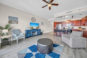 TV - ☀️By Beach, Awesome Amenities-Laketown Wharf 2135☀️ (Panama City Beach)