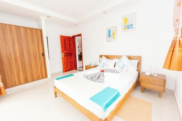 2 bedrooms, in-room safe, iron/ironing board, free WiFi