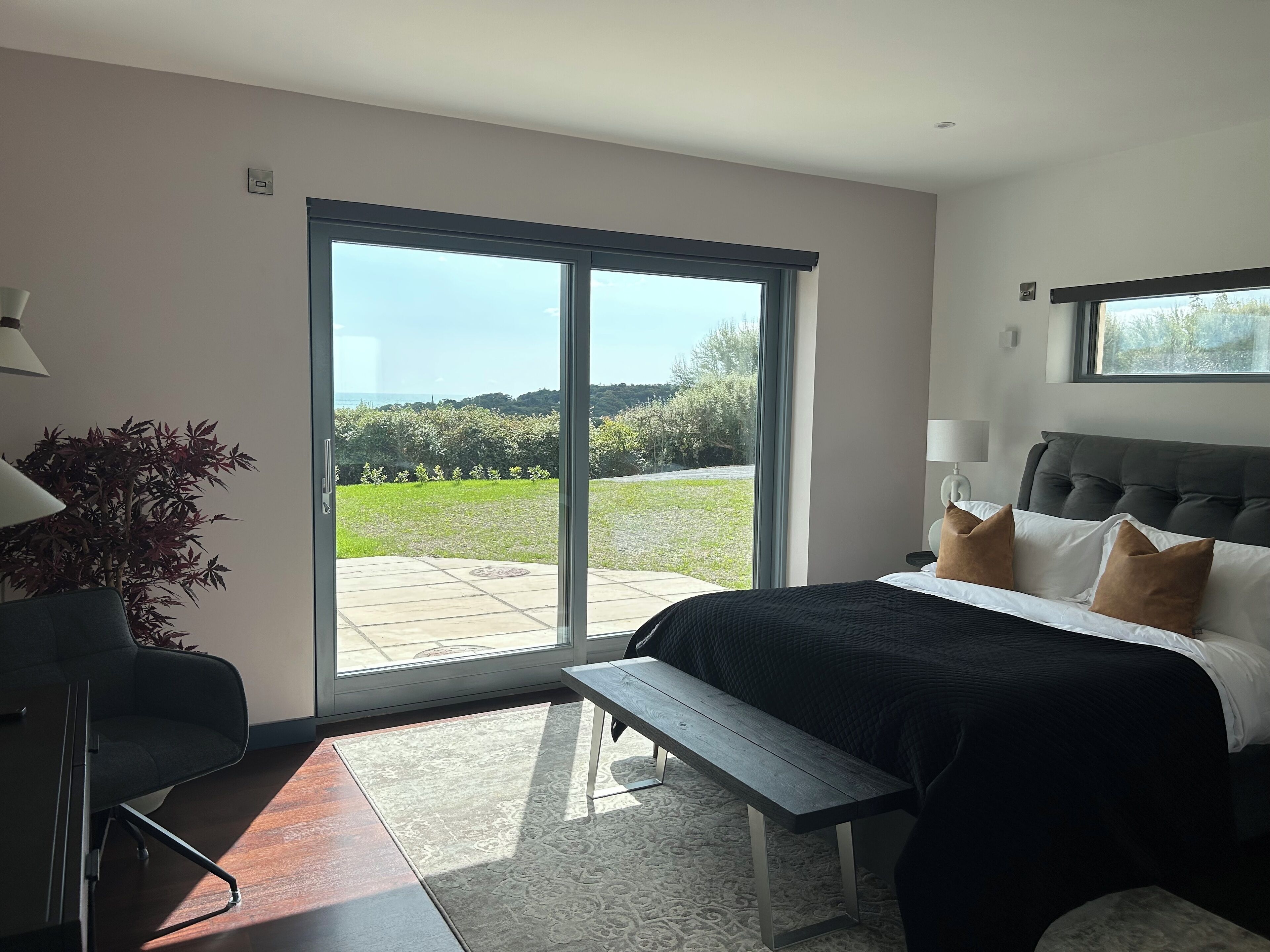 6 bedrooms, iron/ironing board, WiFi, bed sheets