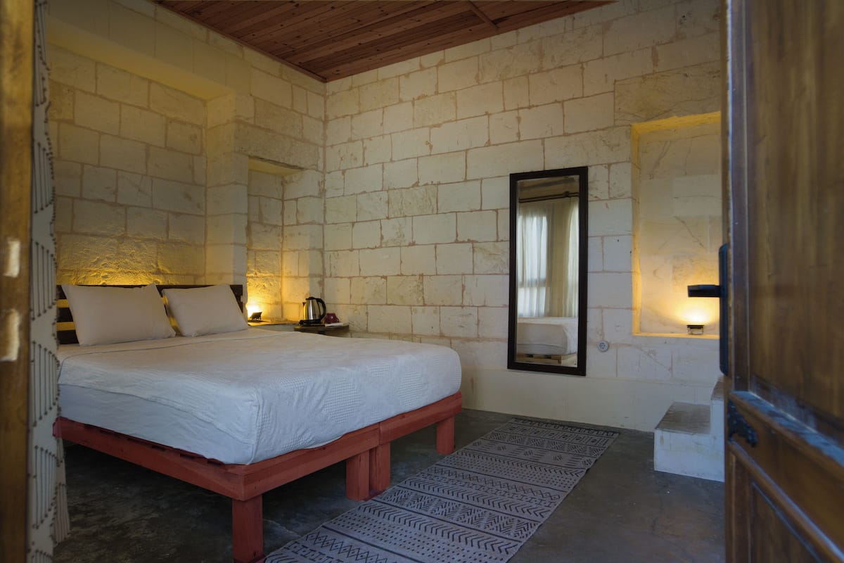 Comfort Room, 1 Queen Bed, Private Bathroom