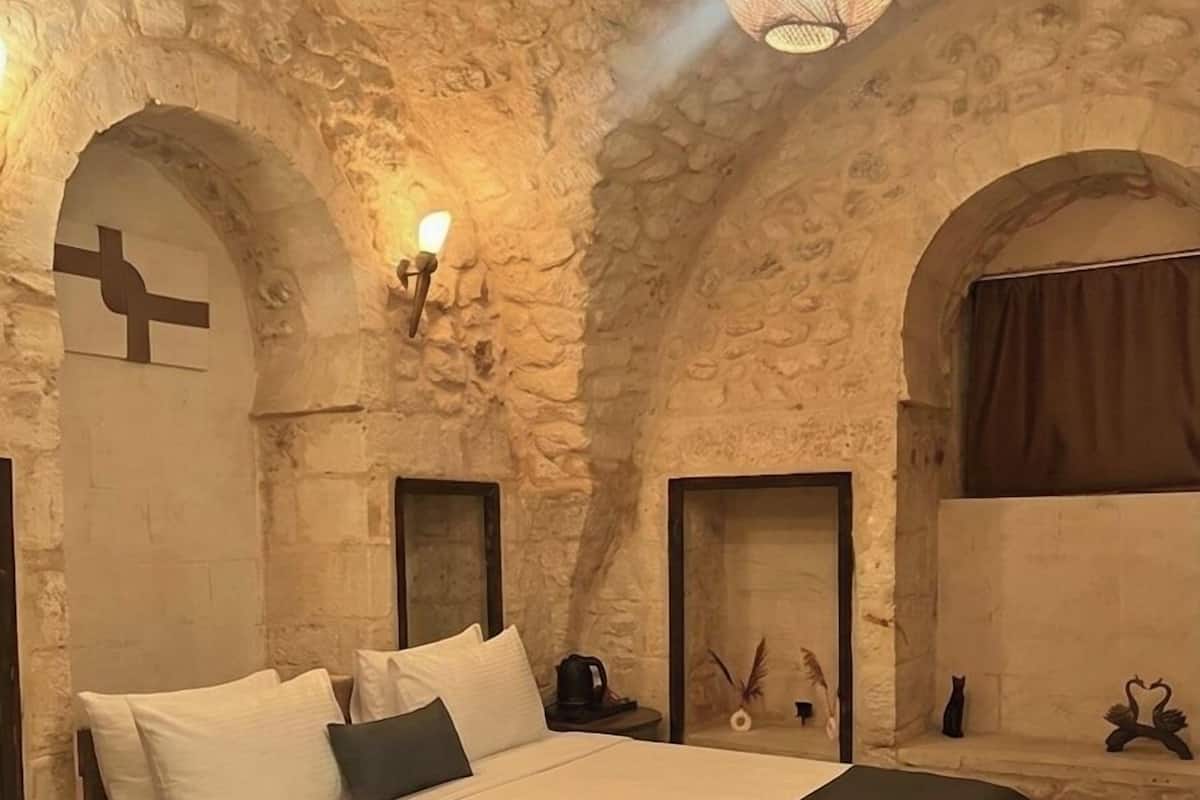 Familieværelse til 3 personer | Individuelt design, mørklægningsgardiner, lydisolering