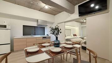 Deluxe Apartment | Dining room