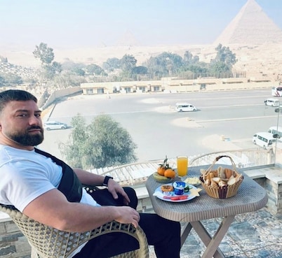 Tut & Pyramids View